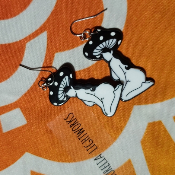 Mushroom Goddess earrings - Picture 9 of 11